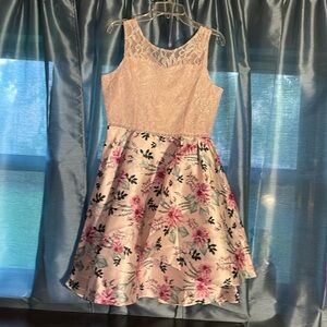 Beautiful Pink flowers and lace dress. CL08